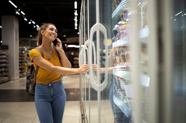 Proiectele la cheie de vitrine frigorifice: cum să alegi furnizorul potrivit