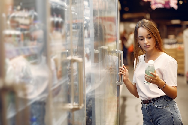 Cum să îți optimizezi spațiul de retail cu vitrine frigorifice plugin